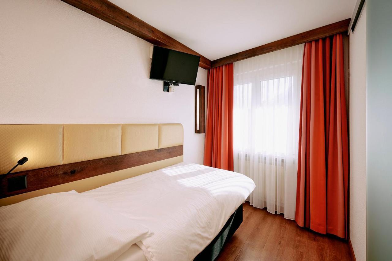 Hotel Elite à Viège Extérieur photo