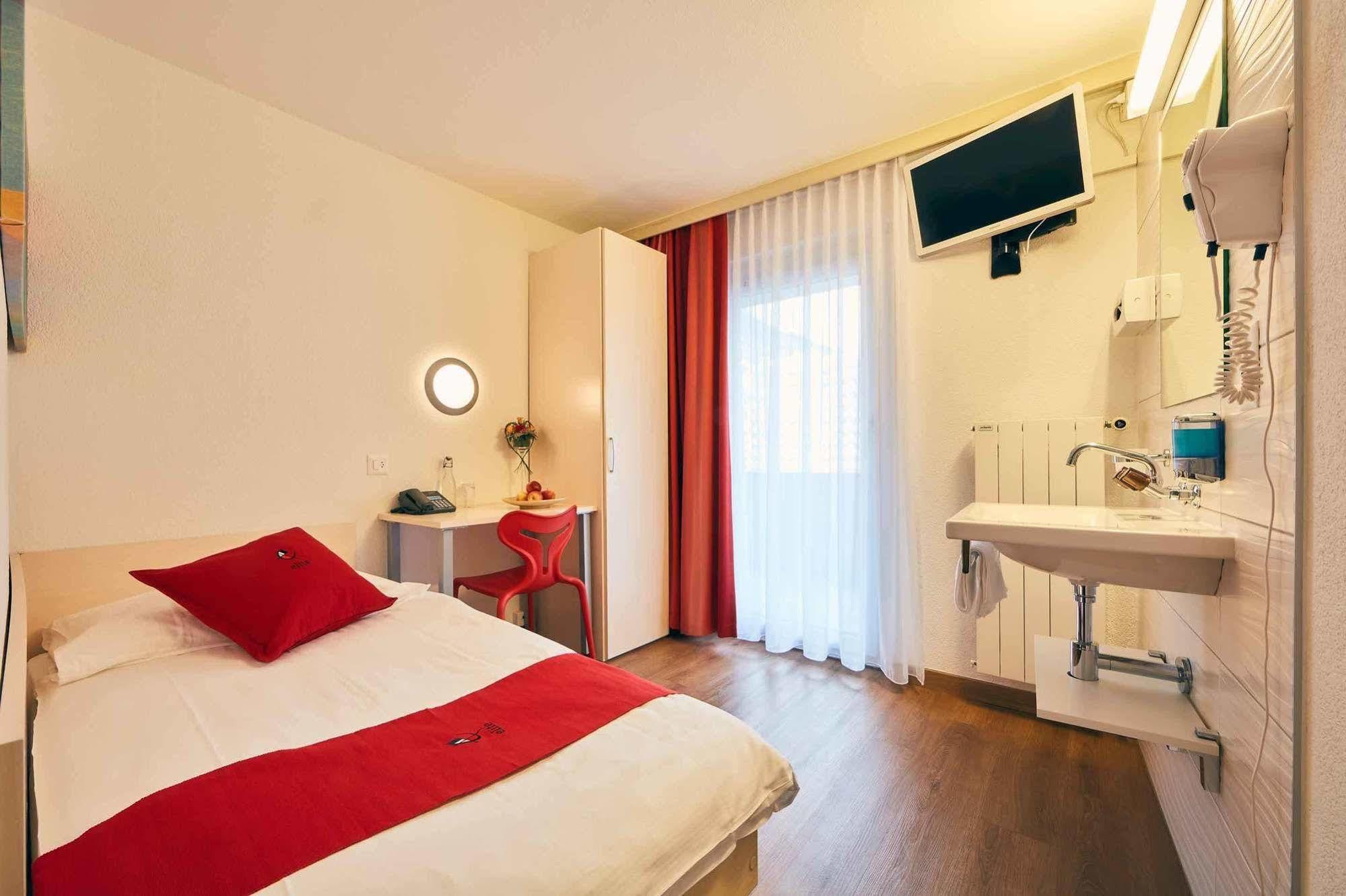Hotel Elite à Viège Extérieur photo